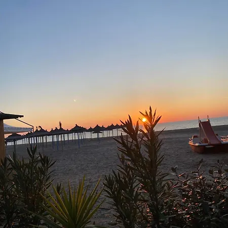 Апартаменты Rosy House - Comode House Near The *