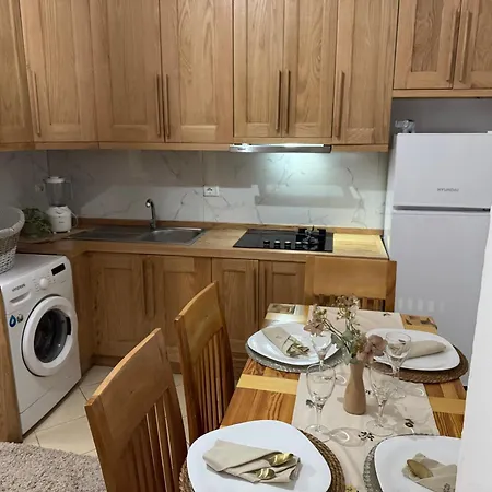 Апартаменты Rosy House - Comode House Near The