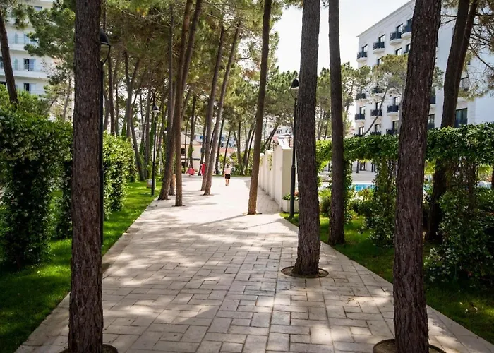 Rosy House - Comode House Near The *